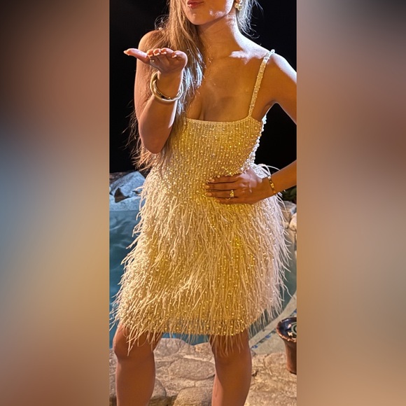 NADINE MERABI Elegant White Feather Mini Dress - Picture 5 of 5